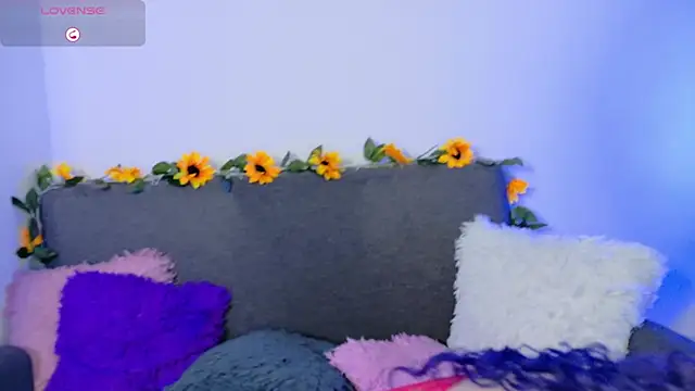 lunitaa0 online show from March 21, 2026, 3:52 am