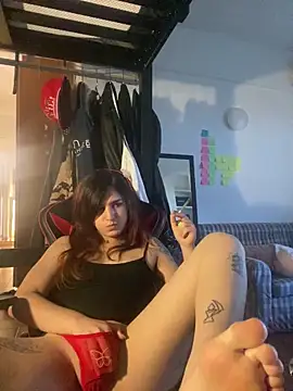 GwenCarreraX0 online show from June 18, 2026, 9:14 am