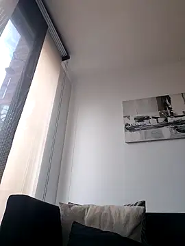 Latiinvenushot online show from March 11, 2026, 2:33 pm