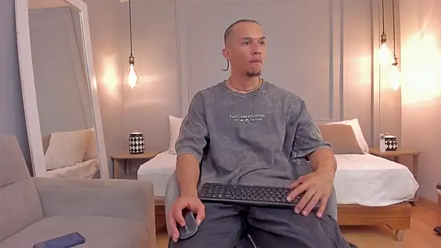 Dominick star online show from November 10, 2025, 4:17 am