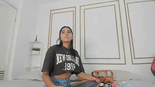natalia aguirre1 online show from February 23, 2025, 12:37 pm