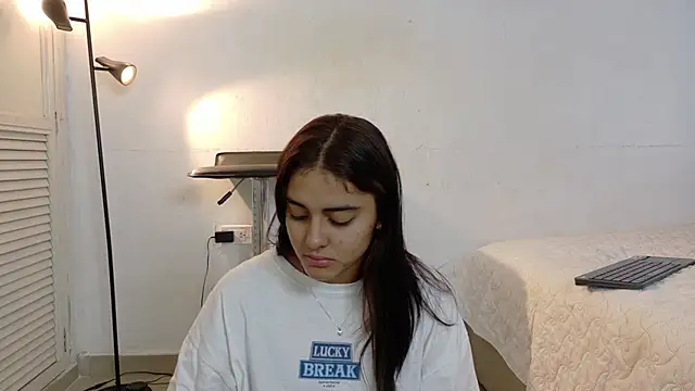 Snapshot of natalia_aguirre1 chatting on December 22, 2025, 12:05 pm natalia aguirre1 online show from December 22, 2025, 12:05 pm