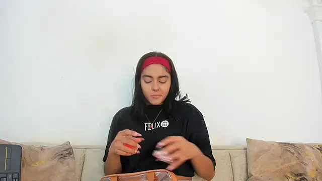 natalia aguirre1 online show from October 14, 2025, 12:28 pm