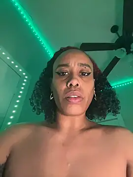 loveluna8 online show from January 16, 2026, 4:05 am