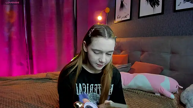 Snapshot of Lesi_Moonie01 chatting on November 20, 2025, 9:21 am Lesi Moonie01 online show from November 20, 2025, 9:21 am