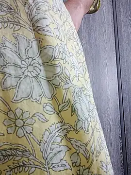 cutiecatty21 online show from October 27, 2025, 8:37 am