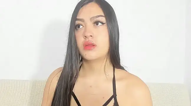 Snapshot of Sweet-Sophiee chatting on December 5, 2024, 3:01 pm Sweet-Sophiee online show from December 5, 2024, 3:01 pm