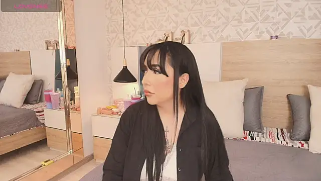 Megansttein  online show from November 1, 2025, 6:02 pm