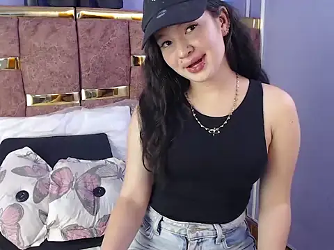 lilimini032 online show from December 4, 2025, 7:57 pm