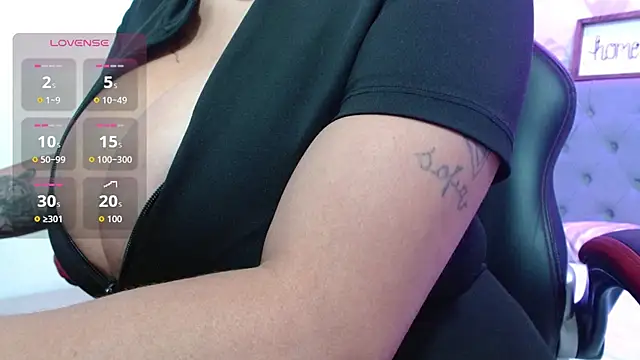 Snapshot of violletha chatting on November 5, 2025, 12:30 pm violletha online show from November 5, 2025, 12:30 pm