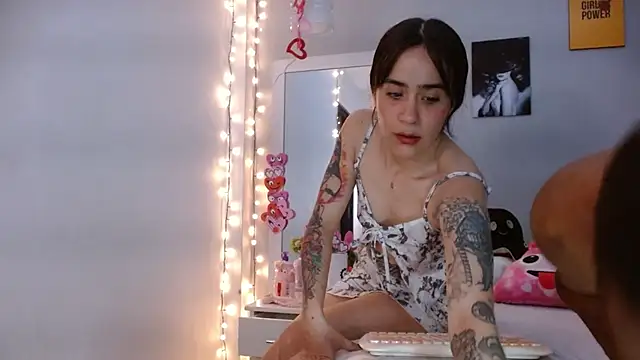 Snapshot of Kimandyuk chatting on March 11, 2025, 10:42 pm Kimandyuk online show from March 11, 2025, 10:42 pm