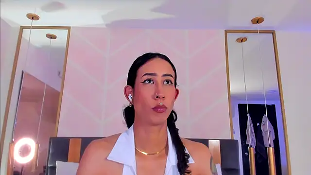 GabyPetit online show from November 28, 2025, 8:09 pm