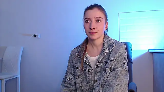 Eva Hailey  online show from March 19, 2026, 4:12 am