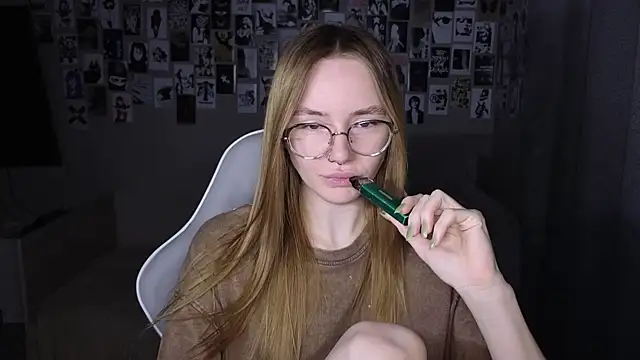 littlevildevil online show from May 25, 2026, 7:40 am