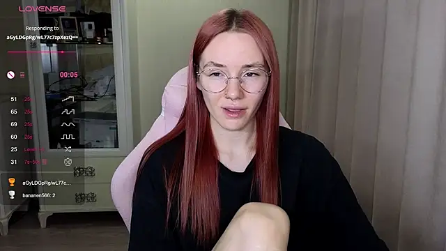 Snapshot of littlevildevil chatting on October 26, 2025, 10:48 am littlevildevil online show from October 26, 2025, 10:48 am