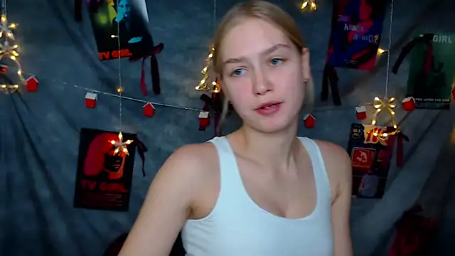 MademoiselleCl online show from December 19, 2025, 1:35 pm