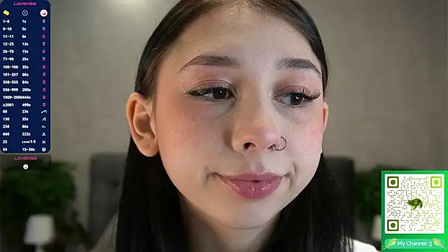 AislyEmbury online show from January 13, 2026, 4:49 am