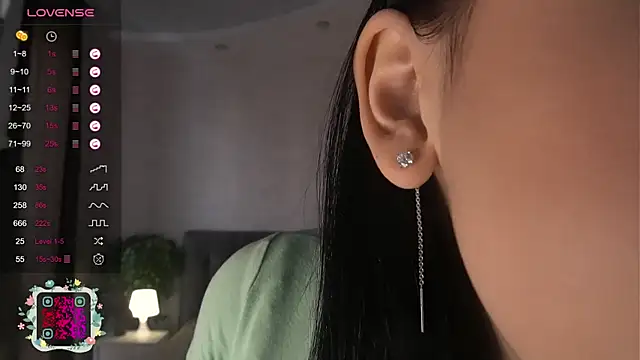 AislyEmbury online show from October 21, 2025, 6:02 am