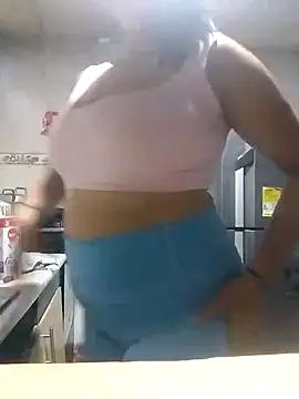Snapshot of lupita_2023 chatting on January 14, 2025, 10:44 pm lupita 2023 online show from January 14, 2025, 10:44 pm