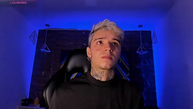 Snapshot of Ian_Castillo_ chatting on February 25, 2026, 11:21 am Ian Castillo online show from February 25, 2026, 11:21 am