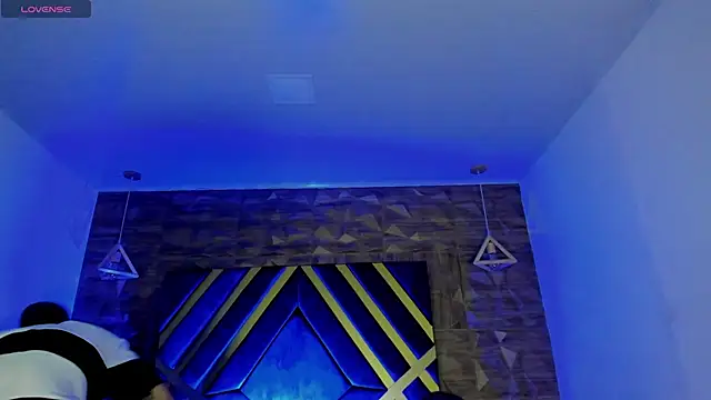 Ian Castillo  online show from April 2, 2026, 11:17 am