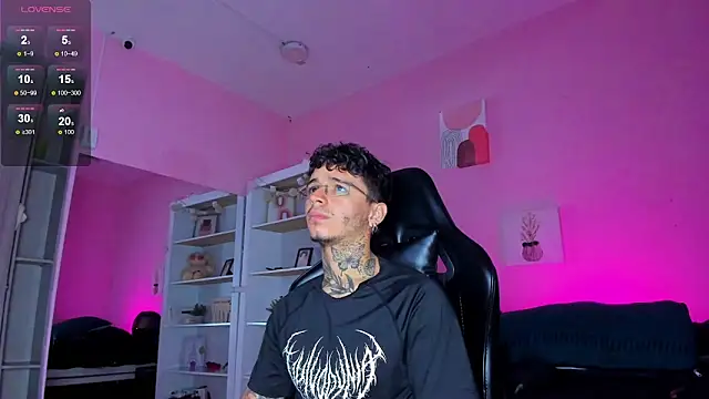 Ian Castillo  online show from November 26, 2025, 11:21 am