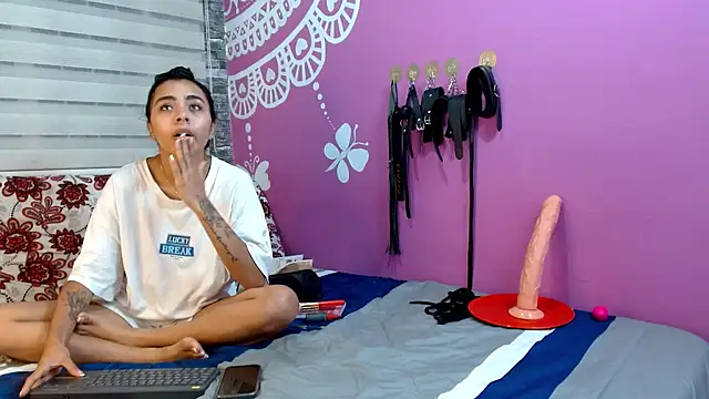 AntonellaAndNoah online show from February 11, 2026, 5:18 am