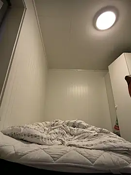 wolfwhite95 online show from April 4, 2026, 6:47 pm