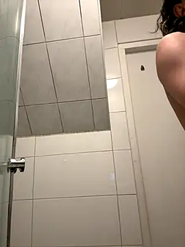 wolfwhite95 online show from October 22, 2025, 4:39 pm