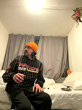 wolfwhite95 online show from January 5, 2026, 10:35 pm