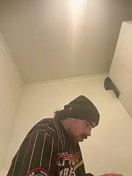 wolfwhite95 online show from March 8, 2026, 9:51 pm