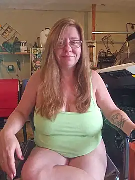 Snapshot of MsShelby40 chatting on June 28, 2026, 8:26 pm MsShelby40 online show from June 28, 2026, 8:26 pm