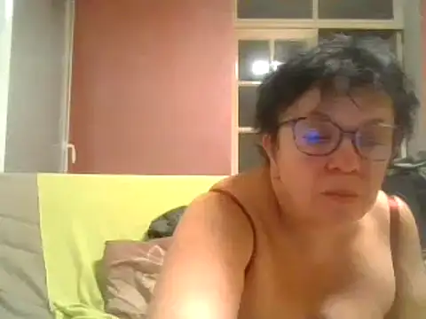 Snapshot of Vandeae44 chatting on January 4, 2025, 8:37 pm Vandeae44 online show from January 4, 2025, 8:37 pm
