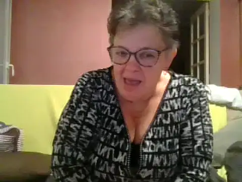 Snapshot of Vandeae44 chatting on March 9, 2025, 8:42 pm Vandeae44 online show from March 9, 2025, 8:42 pm
