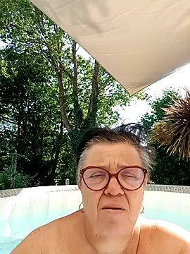 Vandeae44 online show from July 19, 2026, 4:26 pm