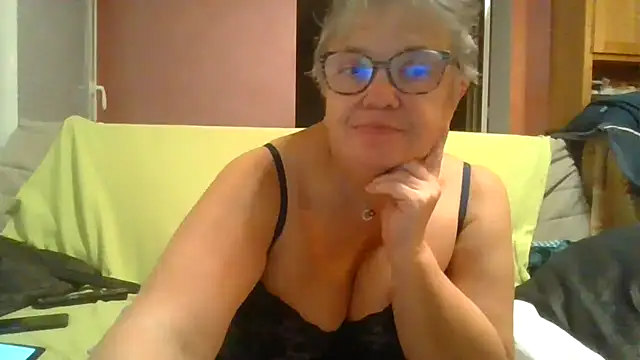 Vandeae44 online show from October 13, 2025, 8:10 pm