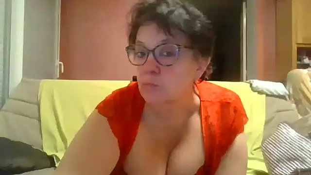 Snapshot of Vandeae44 chatting on March 2, 2025, 8:25 pm Vandeae44 online show from March 2, 2025, 8:25 pm
