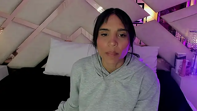 sophie pariss online show from October 25, 2025, 3:49 am