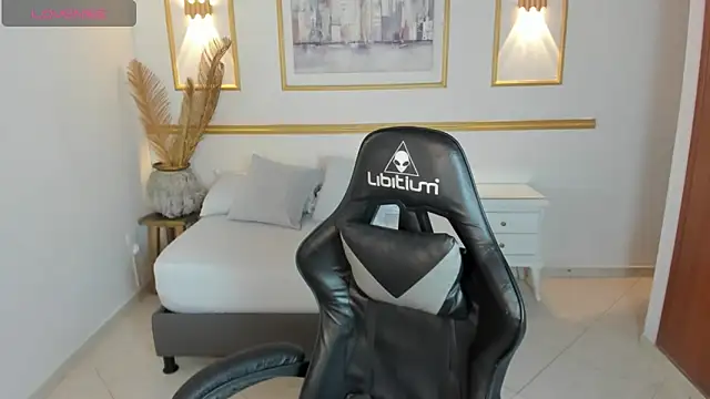 lia sexx19 online show from November 25, 2025, 3:18 am