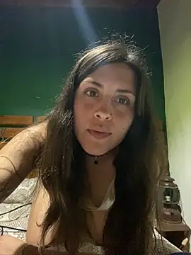 isadelasestrellas online show from October 8, 2025, 12:56 am