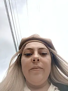 madelaine- online show from October 8, 2025, 7:03 pm