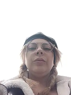 madelaine- online show from April 1, 2026, 8:17 pm