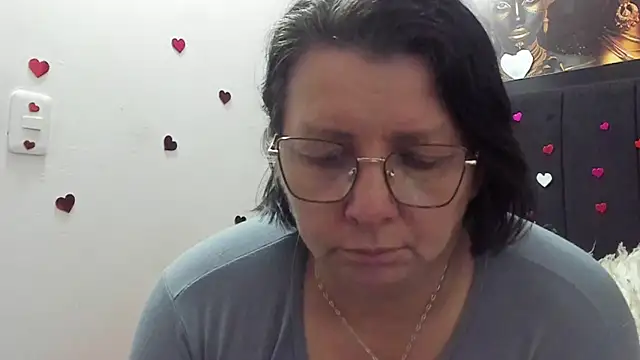 Evaaross 2345 online show from April 4, 2026, 1:28 pm