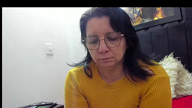 Evaaross 2345 online show from November 18, 2025, 11:24 am