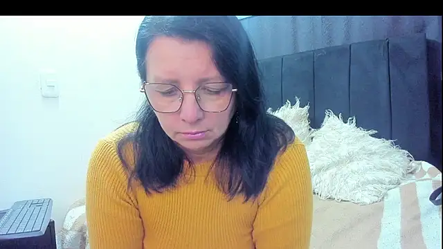 Evaaross 2345 online show from February 2, 2026, 12:04 pm