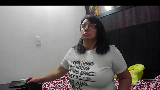 Evaaross 2345 online show from February 1, 2026, 8:29 pm