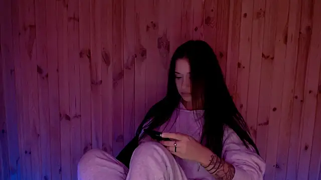 AlisaLink online show from October 11, 2025, 4:52 pm