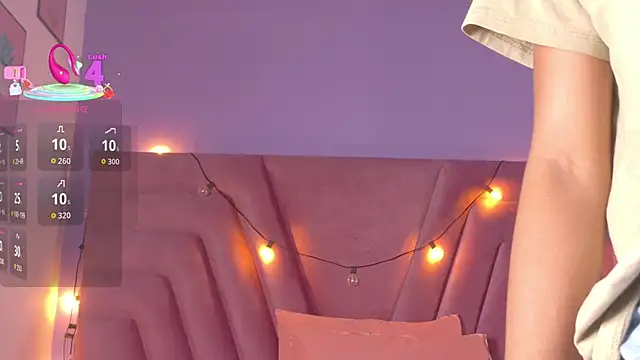 Snapshot of littleebonymommy chatting on December 2, 2025, 8:32 pm littleebonymommy online show from December 2, 2025, 8:32 pm