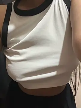  riyaahahaha  online show from March 11, 2026, 1:05 pm