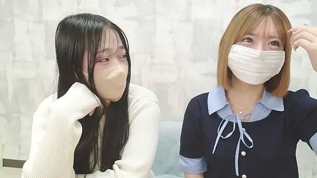 Snapshot of LOVE_MOMO_LOVE chatting on May 5, 2026, 12:19 pm LOVE MOMO LOVE online show from May 5, 2026, 12:19 pm